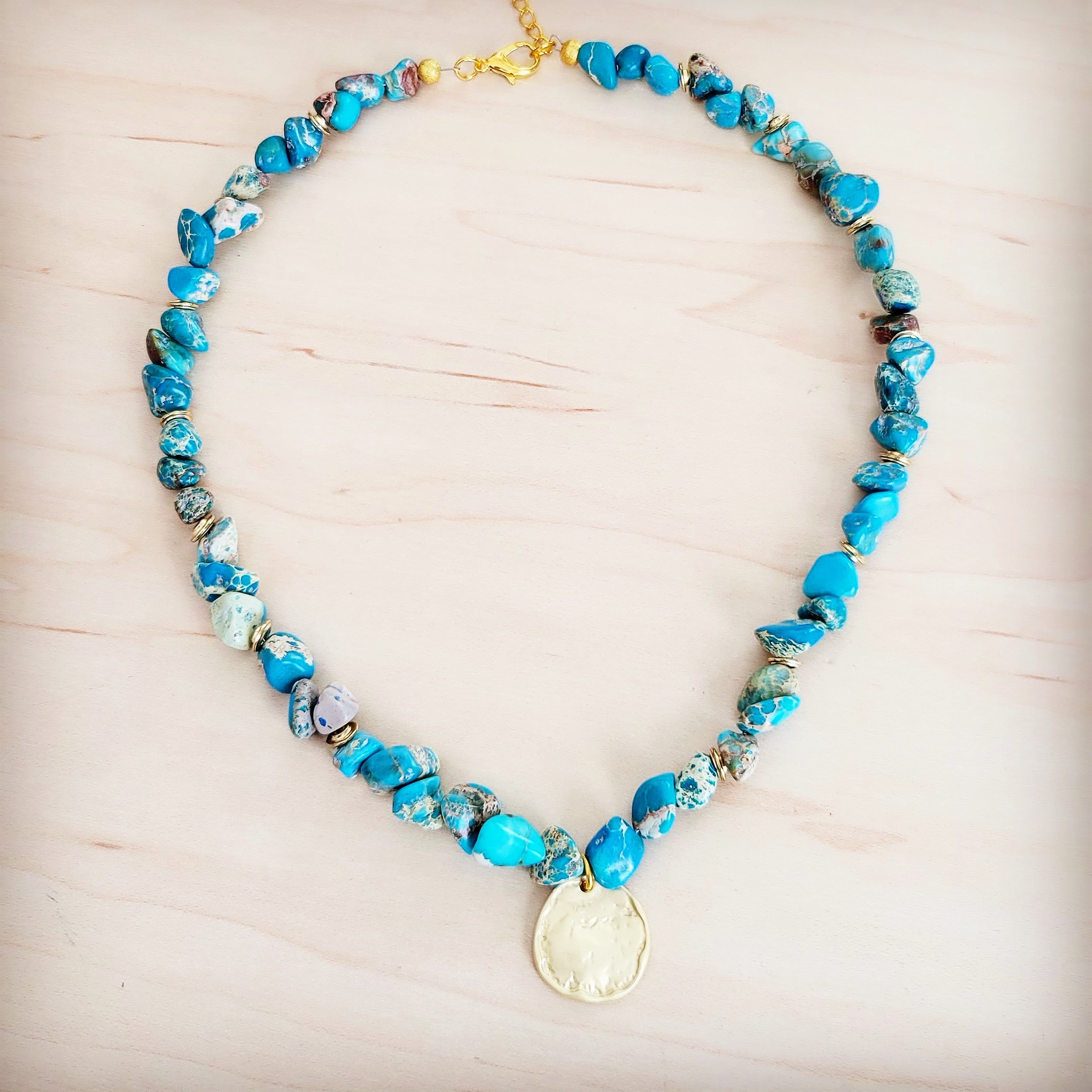 Regalite Collar Necklace w/ Matte Gold Coin Charm 263k